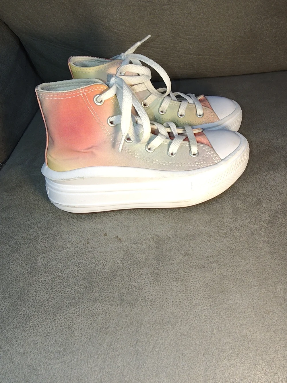 Converse pastel tie